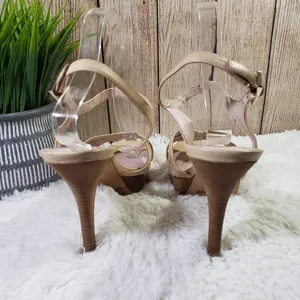 VINCE CAMUTO Women's Size 9.5 Wide Beige Ankle Strap, Open Toe Heels thumbnail 5