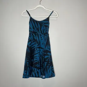 K-Deer On The Go Laguna Palm Print Blue Black Athletic Dress Size Small thumbnail 3