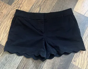 LOFT Black Scallop Hem The Riviera Short High Waist Women's Shorts Size 8 thumbnail 1