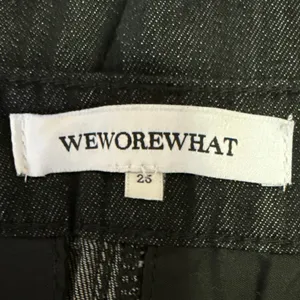 Weworewhat Women's Black High Waisted Pleated Wide Leg Denim Jean Shorts Sz 25 thumbnail 4