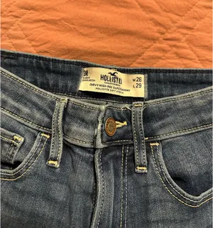 Hollister Curvy High-Rise Skinny Jeans thumbnail 4