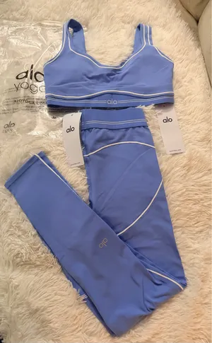 Alo Yoga Set Size M Blue White Trim Leggings & Bra NWT thumbnail 5