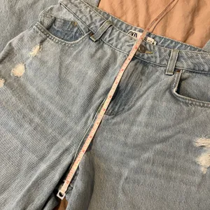 ZARA light wash High-waisted, wide-leg blue denim distressed jeans thumbnail 6