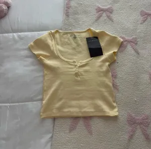 Brandy Melville John Galt Butter Yellow Zelly Short Sleeve Top thumbnail 3