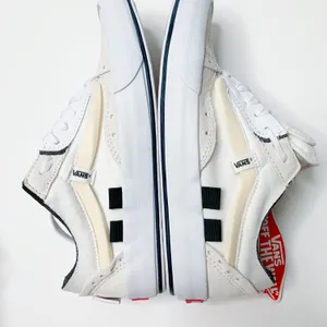 Vans NEW OLD SKOOL CAP True White Sneakers Black womens 8.5 shoes thumbnail 3