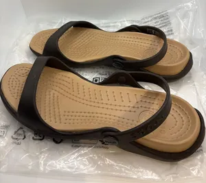 CROCS Cleo Women’s Brown and Tan double strap Sandals size 8 new flats thumbnail 1