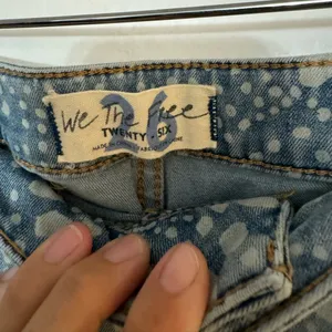 FREE PEOPLE FLOAT ON BELL BOTTOMS SZ 26 light blue batik print EUC thumbnail 4