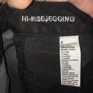 American Eagle hi-rise normcore distressed stretchy size 4 jeggings thumbnail 3