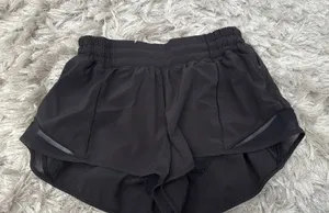 Lululemon Hotty Hot 2.5" Shorts Black thumbnail 1
