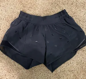 Lululemon Hottty Hot 2.5 Shorts Black Size 4 thumbnail 3