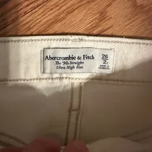Abercrombie & Fitch 90s Straight Ultra High Rise Jeans Size 26/2S thumbnail 3