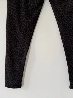 Beyond Yoga SoftMark High Waisted Midi Leggings in Espresso Leopard Size Large thumbnail 11