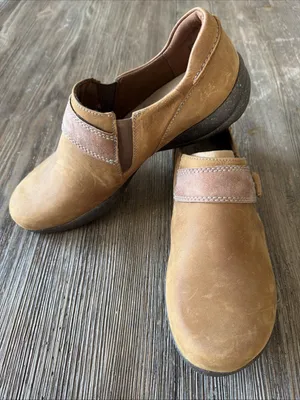 Clarks Collection Women’s 9.5 Leather Slip-Ons Roseville Dot Dark Tan New thumbnail 1