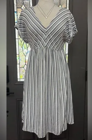 Isabel Maternity Striped V-Neck Dress thumbnail 2