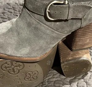 Isola Lavoy Grey Leather Stacked Heel Ankle Boots Size 7M Gorgeous NWOT thumbnail 6