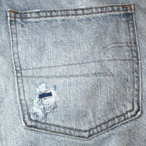 American Eagle Womens Size 6 90s Boyfriend Shorts Blue Denim Distressed Cut Off thumbnail 14