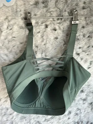 754. Victoria sport bra 34dd. Green Euc thumbnail 2