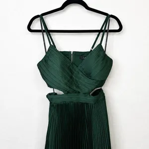 NEW Lulus Got the Glam Emerald Green Satin Pleated Cutout Maxi Gown Dress XS thumbnail 6