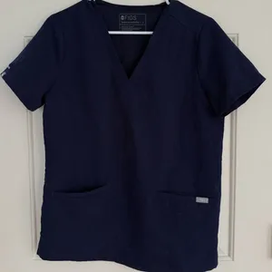 Figs scrub top thumbnail 1