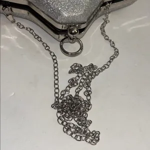 Source Unknown SILVER SPARKLE STAR PURSE WITH SILVER CHAIN CROSSBODY CHAIN EXCELLENT CONDITION thumbnail 7