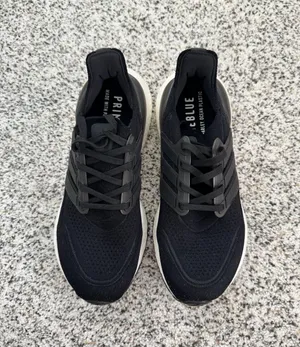 Ultraboost thumbnail 1
