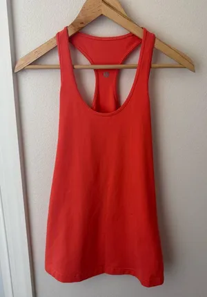 • Lululemon • Women’s Tank Top Size 6 thumbnail 1