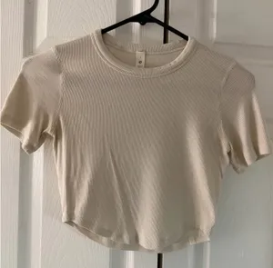 Lululemon Top thumbnail 1