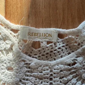 Rebellion‎ Cream Crochet Floral Hexagon Short Sleeve Cropped Boho Top Small thumbnail 2