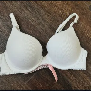 Victoria's Secret Bra thumbnail 1
