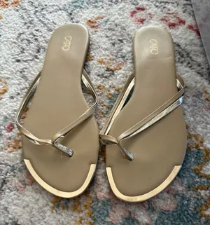Cato Womens Gold Metallic Strap Flip Flop Sandals‎ Flat Metal Toe Guard Size 8M thumbnail 1