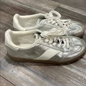 Universal Threads silver sneakers 7.5 thumbnail 4