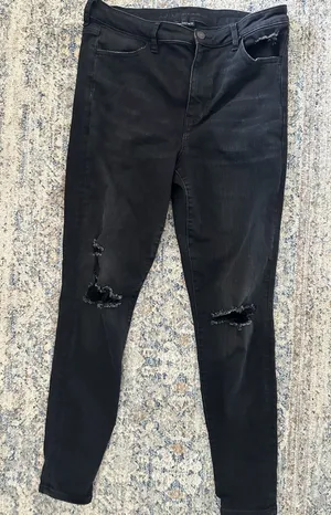 American Eagle Super Hi-Rise Jegging Next Level Stretch Black Distressed Jeans S thumbnail 1