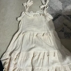 &merci tie shoulder ruffle pleated‎ dress small thumbnail 1