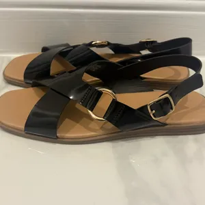Old Navy Black Strappy Sandals Sz 8 thumbnail 2