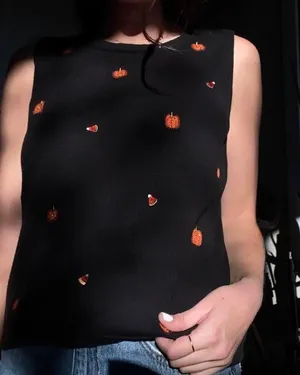The coolest / most unique vintage 90s fall tank top 🎃 thumbnail 4