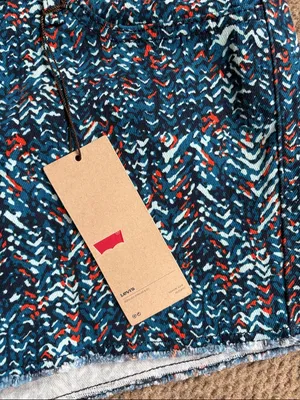NWT Levi’s Chevron Denim Shorts Size 10 thumbnail 2
