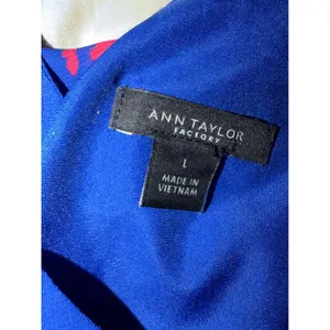Ann Taylor Factory Tank Top Blue L Womens Floral V-Neck Sleeveless‎ Blouse thumbnail 2