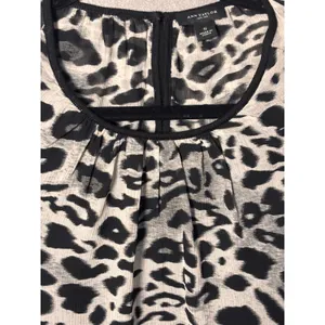 Ann Taylor Womens Silk Blouse S Grey Leopard Print Merino Wool Trim Mob Wife thumbnail 3