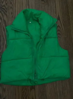 Cute cropped Amazon puffer vest thumbnail 1