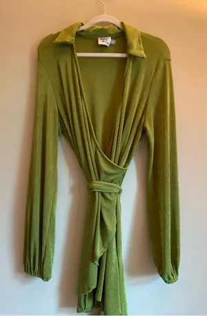 Princess Polly Olive Green Velvet Wrap Dress Formal Party Size 10 Outfit Summer thumbnail 1