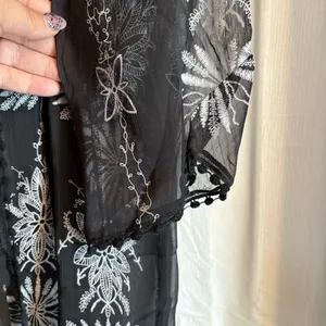 Forgotten Grace Black White‎ Cover Up Robe Sz XL Flowers Pom Pom Trim Resortwear thumbnail 4