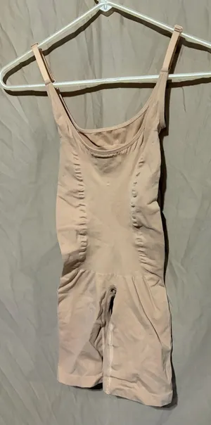 Skims shapewear thumbnail 1