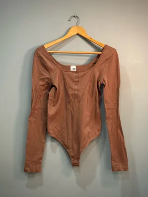 Brown SO Ribbed L/S Bodysuit Size M NWOT thumbnail 3