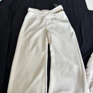 Abercrombie and Fitch White Cut Out Trousers thumbnail 4