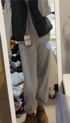 Aritzia Sweatpants thumbnail 3