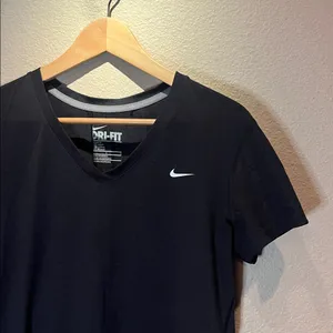Nike DriFit Women’s V Neck Shirt Size Large thumbnail 4