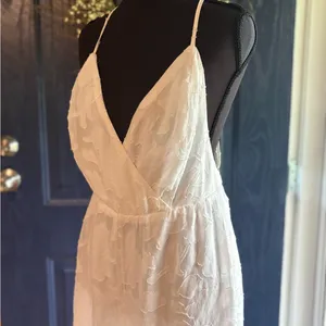 Lulu's Textured White Jumpsuit size M thumbnail 2