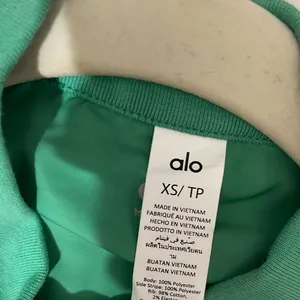 ALO Yoga NWT Racetrack Shrug Lettuce Green White Size XS thumbnail 8