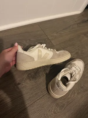 VEJA Sneakers thumbnail 3