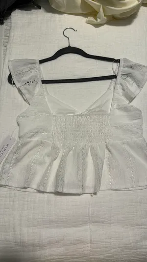 Kirious Crop Top size medium  thumbnail 2